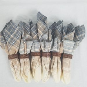 6 plaid pattern napkins with teak ring holders/blue and tan.